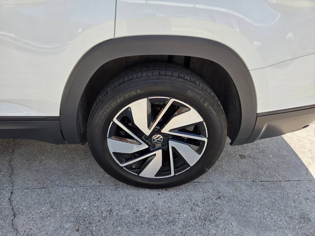 Certified 2025 Volkswagen Atlas SE FWD image 26