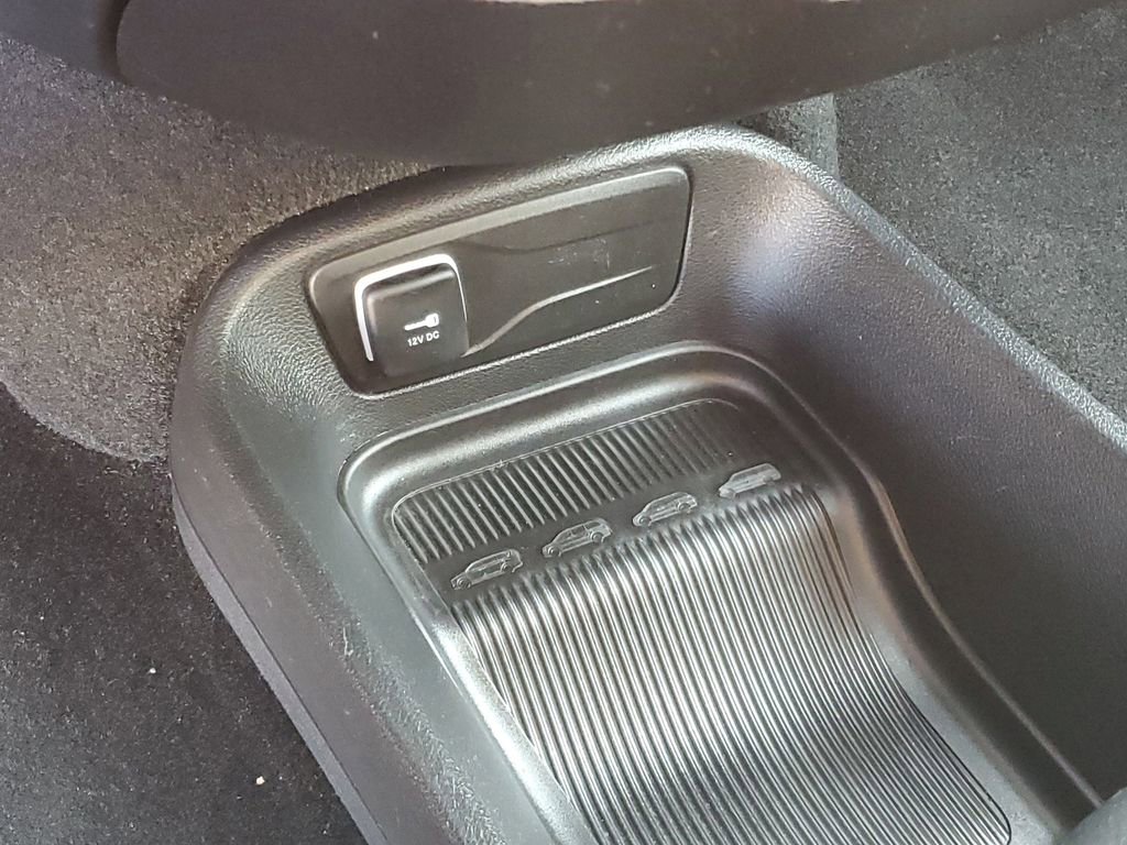 Used 2025 Chrysler Pacifica Select image 22