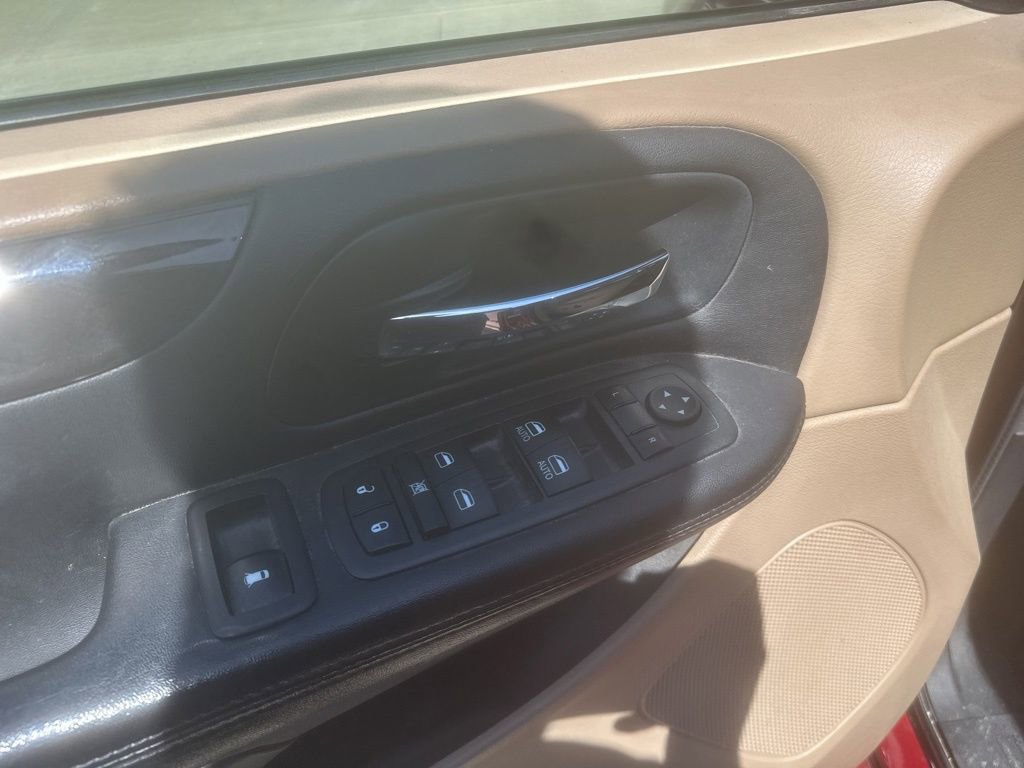 Used 2014 Dodge Grand Caravan SXT image 18