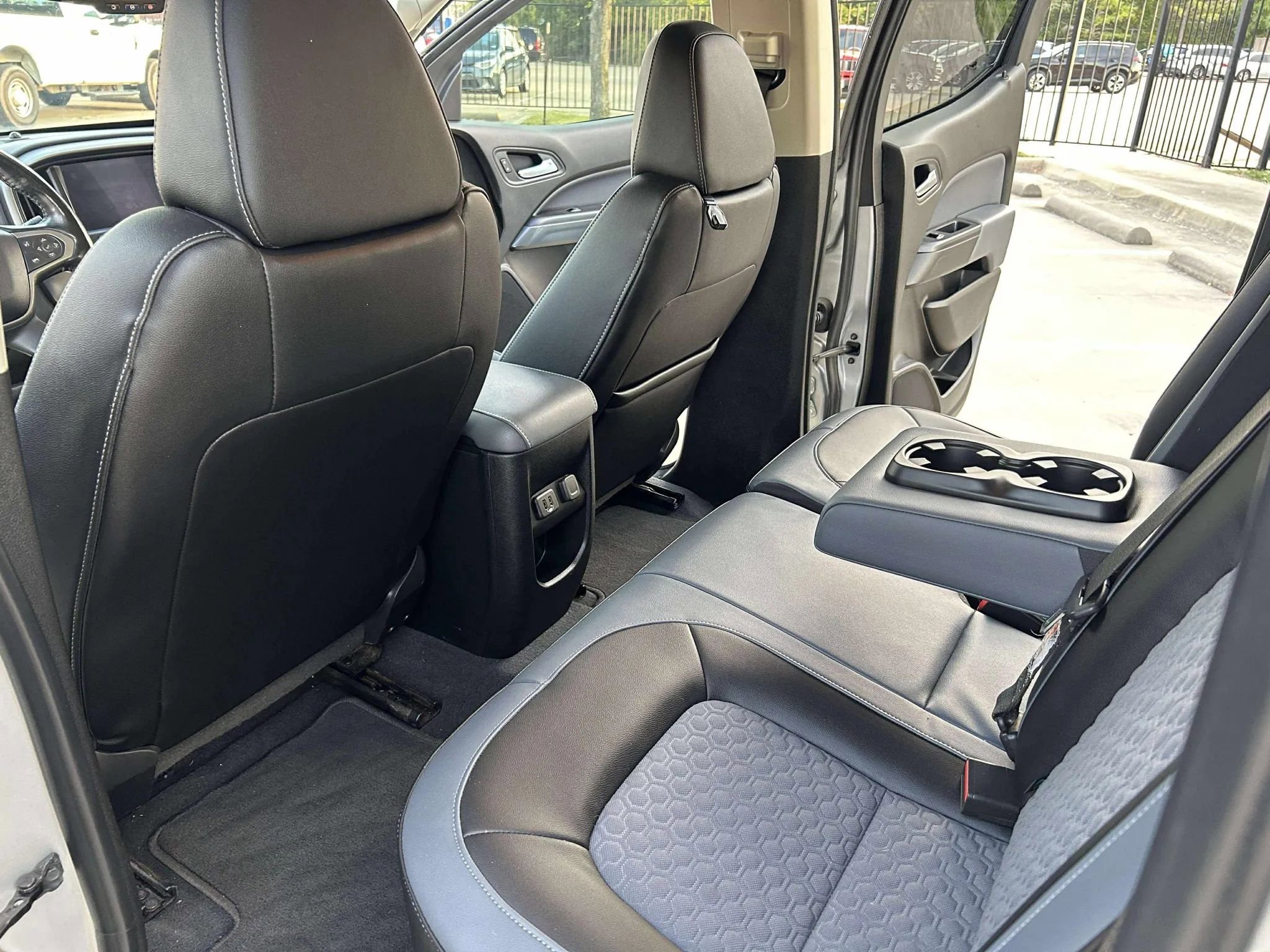 Used 2019 Chevrolet Colorado Z71 AWD/4WD image 22