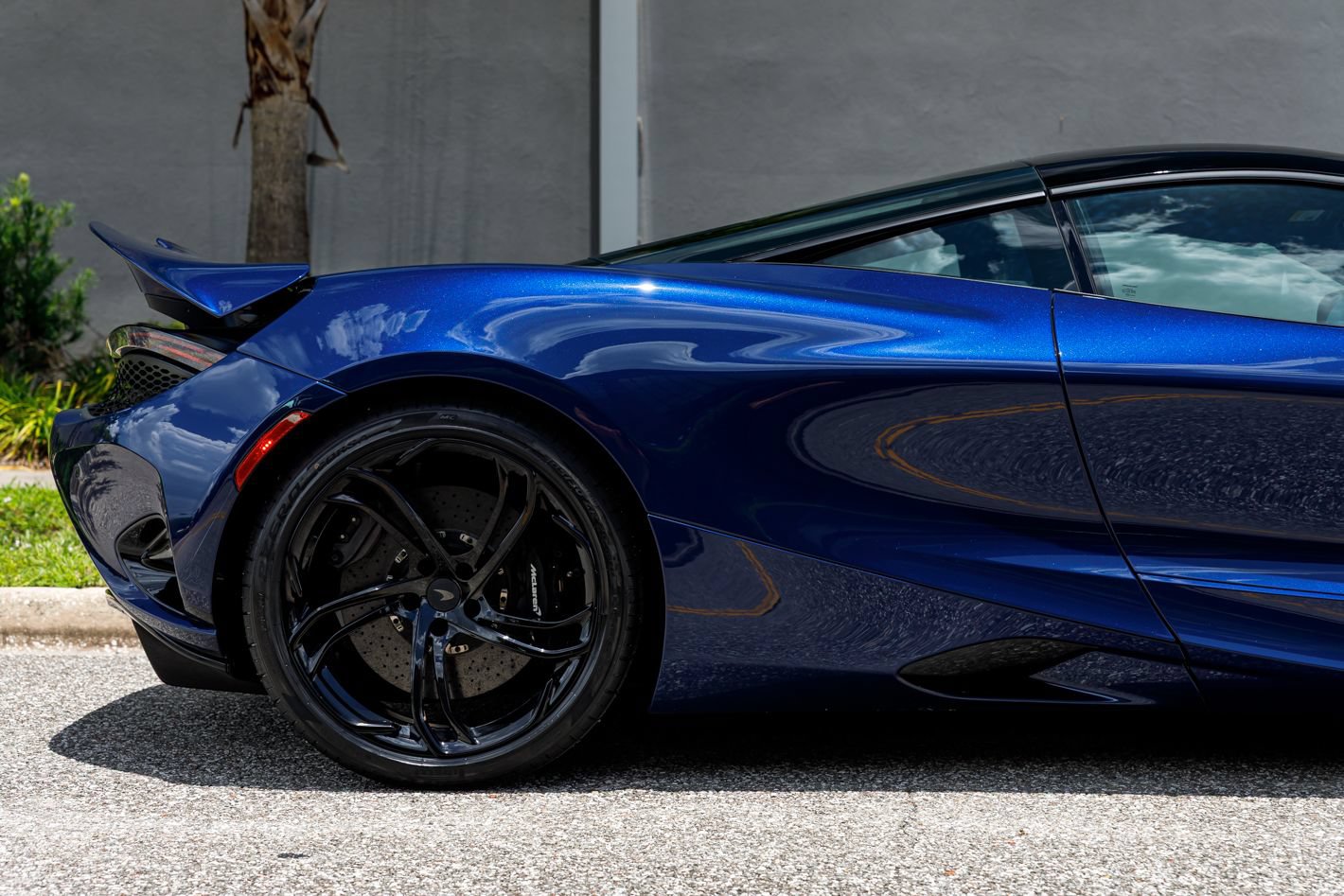 Used 2025 McLaren 750S RWD image 13