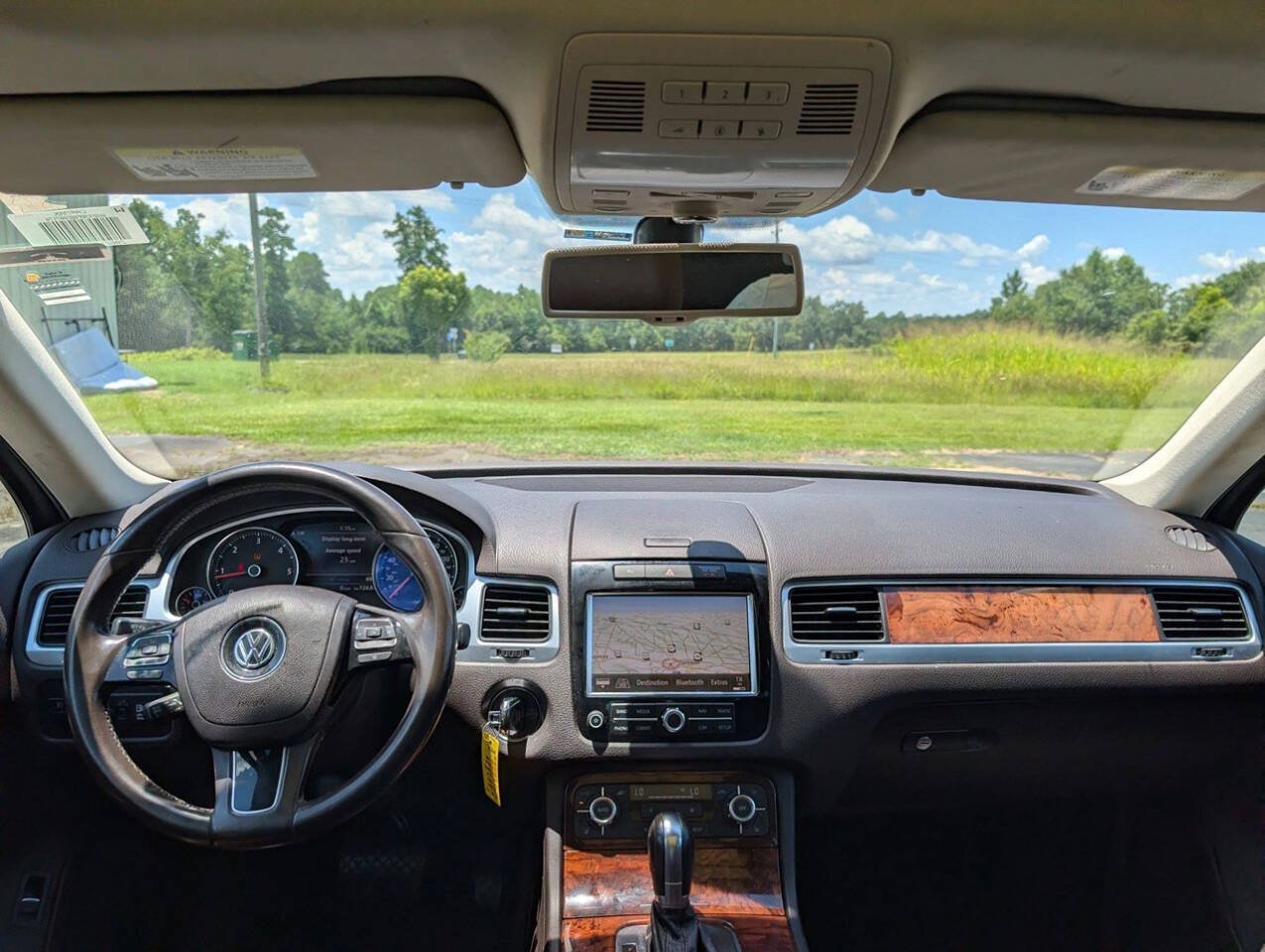 Used 2011 Volkswagen Touareg TDI AWD/4WD image 39
