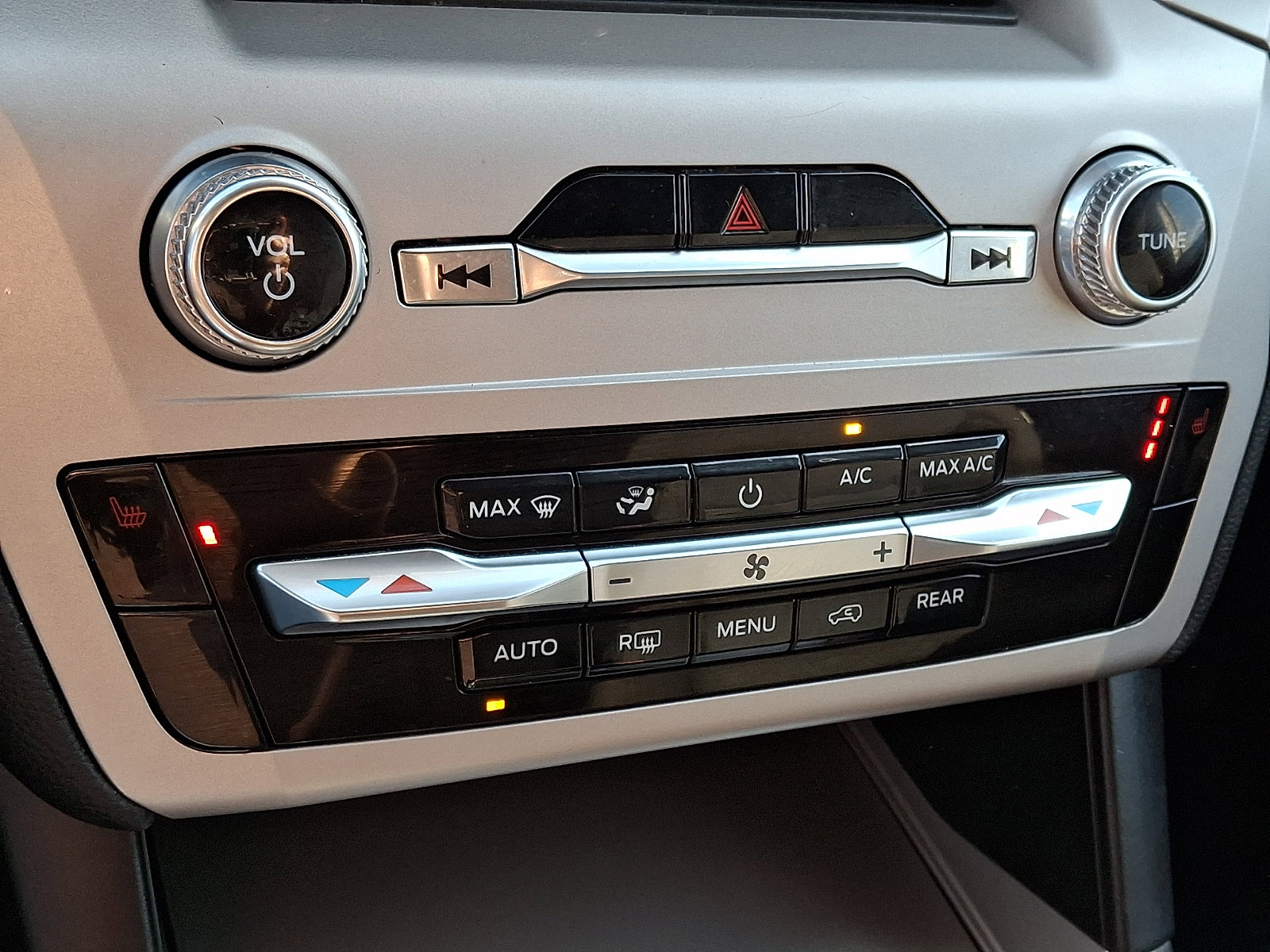 Certified 2023 Ford Explorer XLT AWD/4WD image 16