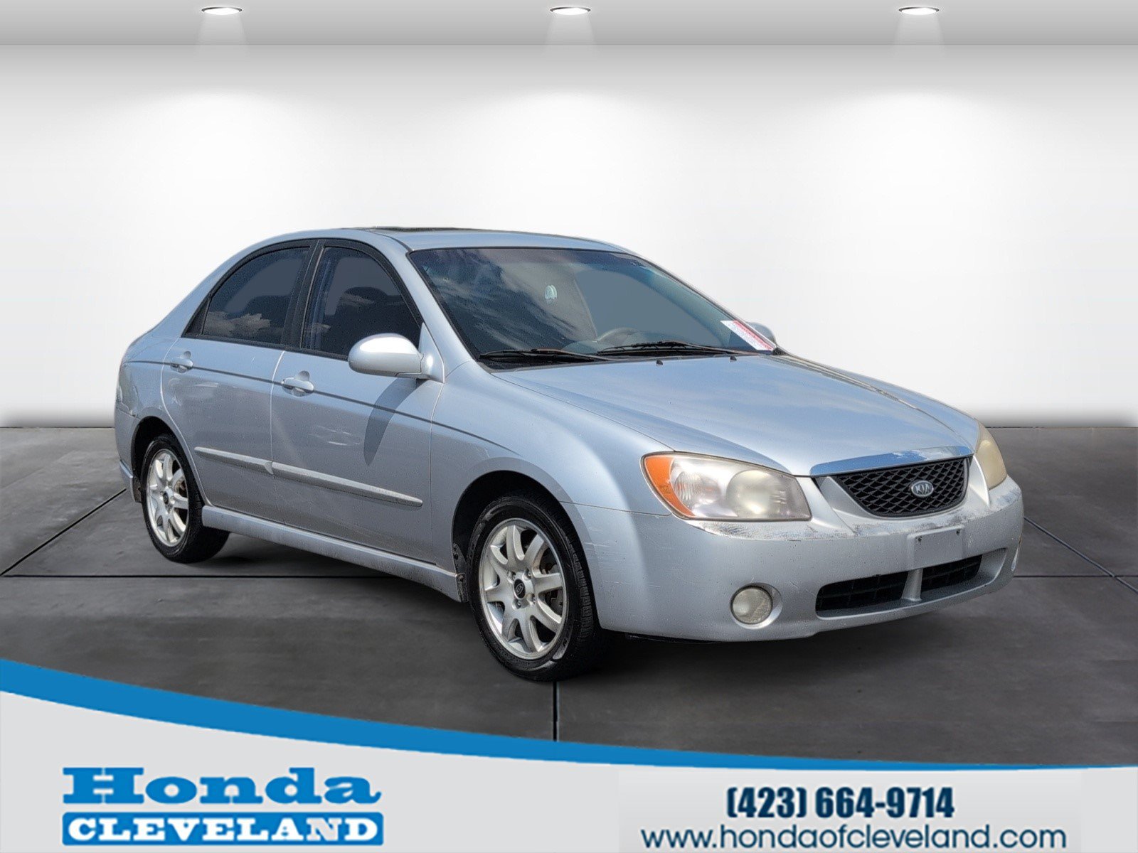 Used 2005 Kia Spectra LX FWD image 1
