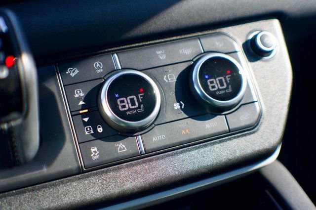 Used 2020 Land Rover Defender 110 SE image 33