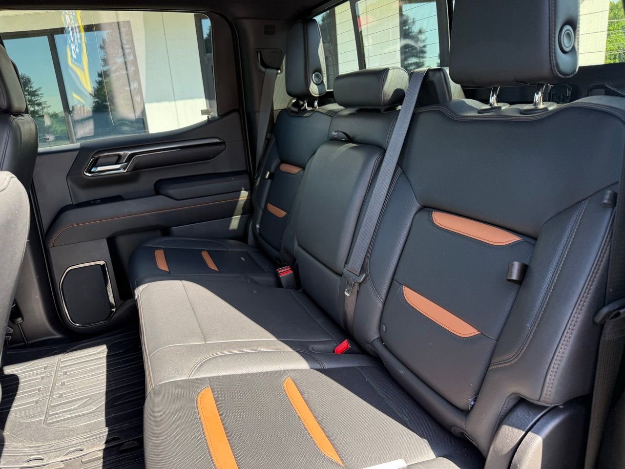 Used 2023 GMC Sierra 1500 AT4 w/ Technology Package AWD/4WD image 3