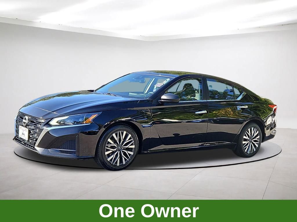 Used 2024 Nissan Altima 2.5 SV image 3