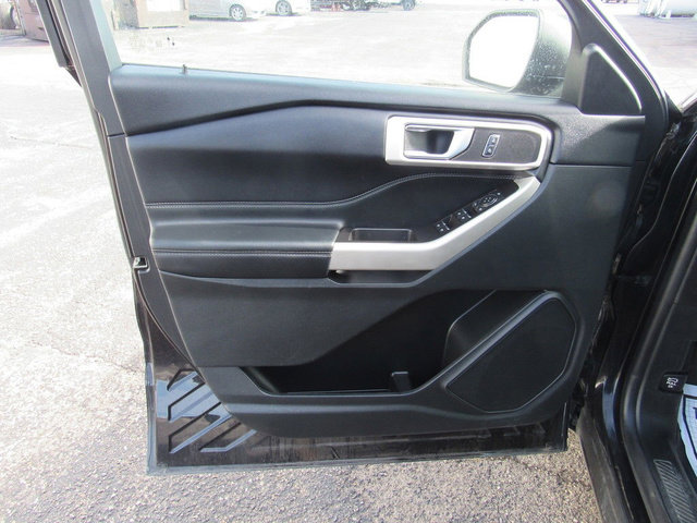 Used 2022 Ford Explorer XLT w/ Equipment Group 202A image 28