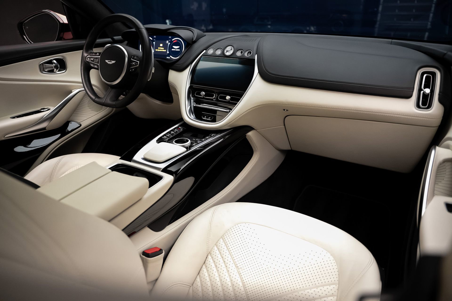 Used 2023 Aston Martin DBX AWD/4WD image 56