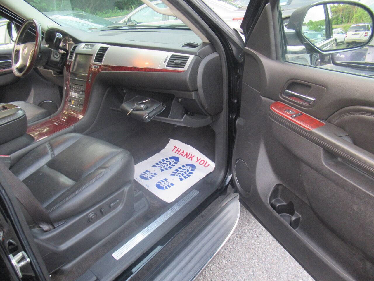 Used 2013 Cadillac Escalade ESV AWD w/ Livery Package image 29