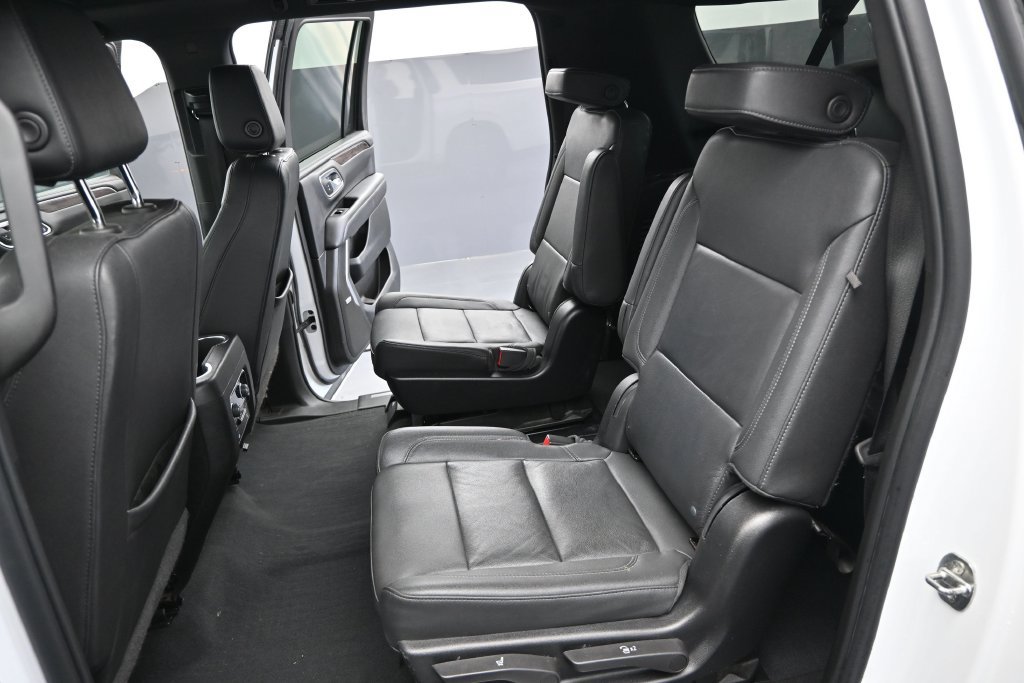 Used 2022 Chevrolet Suburban Z71 w/ Luxury Package AWD/4WD image 19
