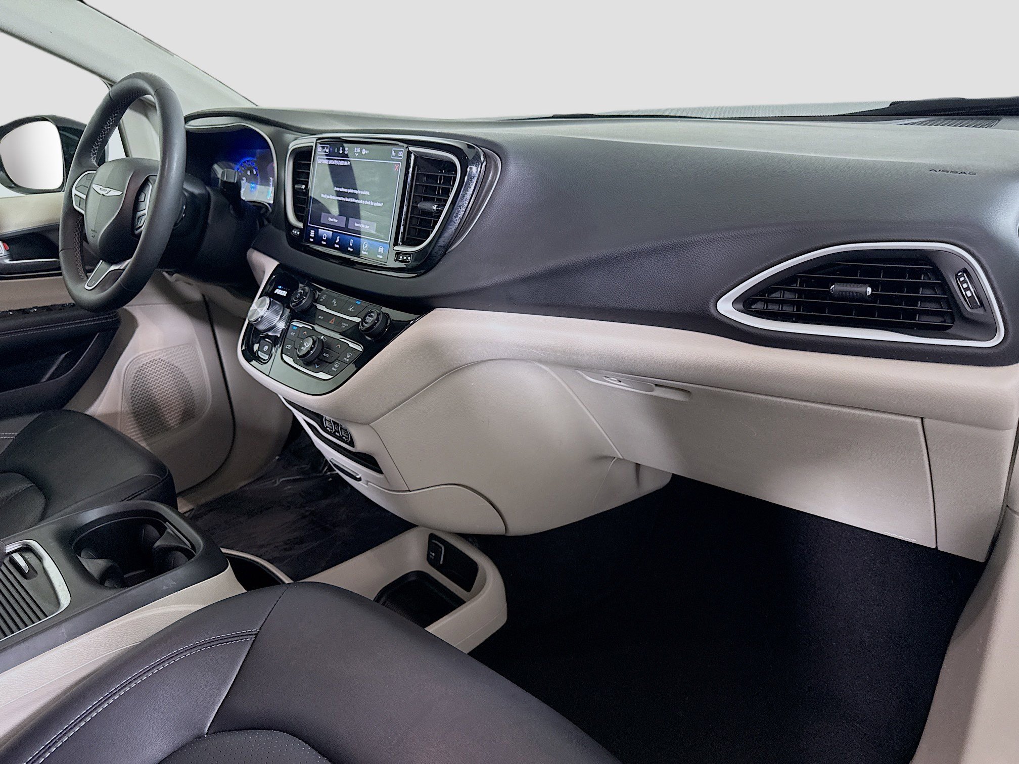 Used 2024 Chrysler Pacifica Touring-L FWD image 30
