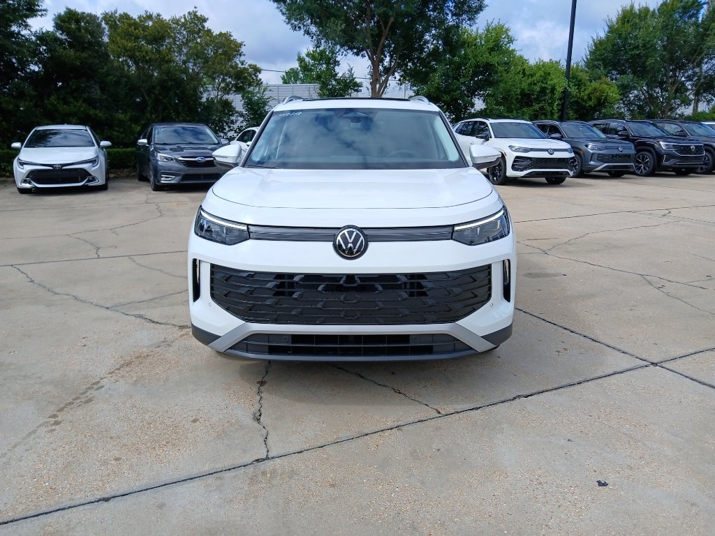 New 2026 Volkswagen Tiguan SE FWD image 2
