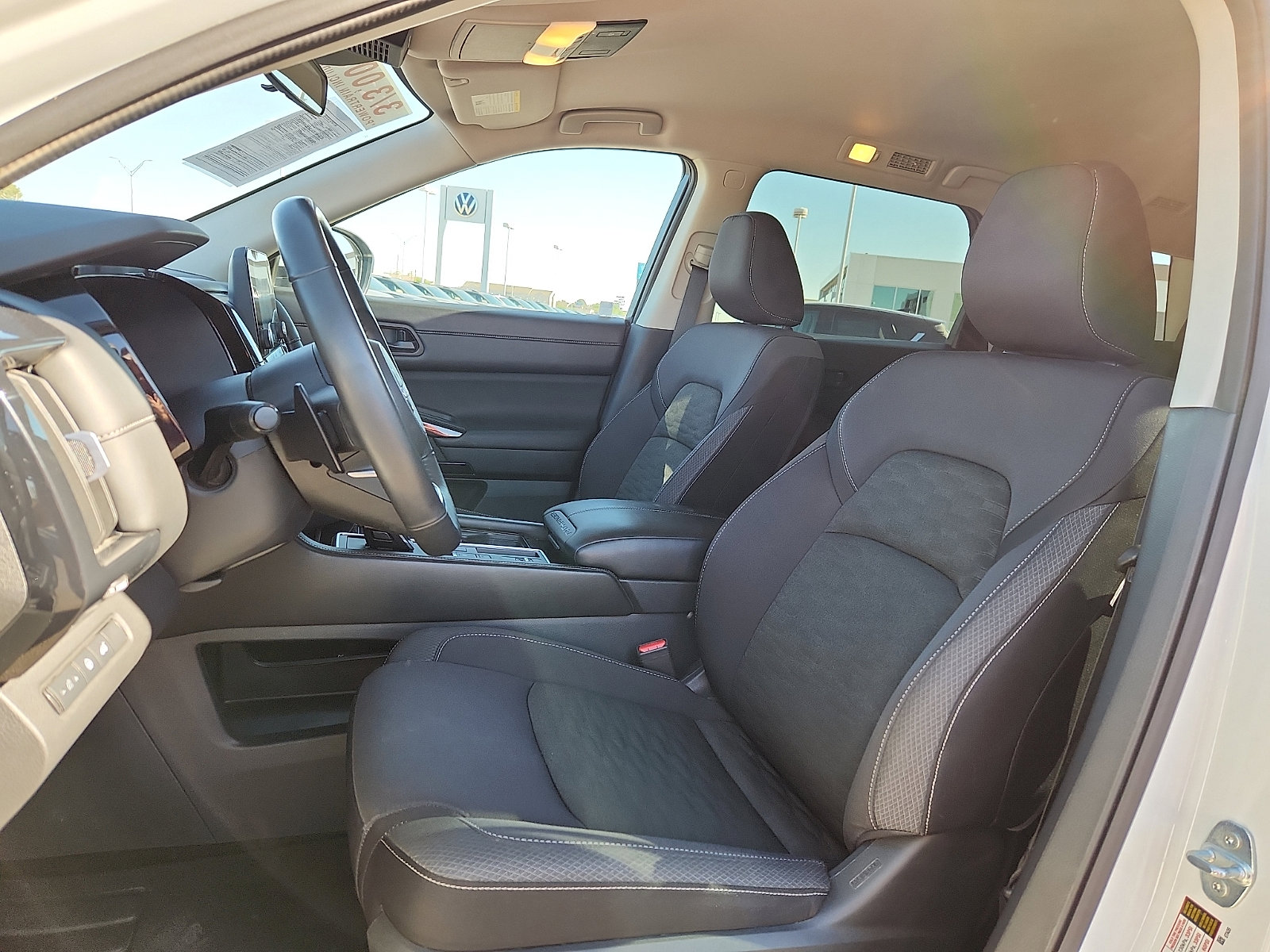 Used 2025 Nissan Pathfinder SV image 13