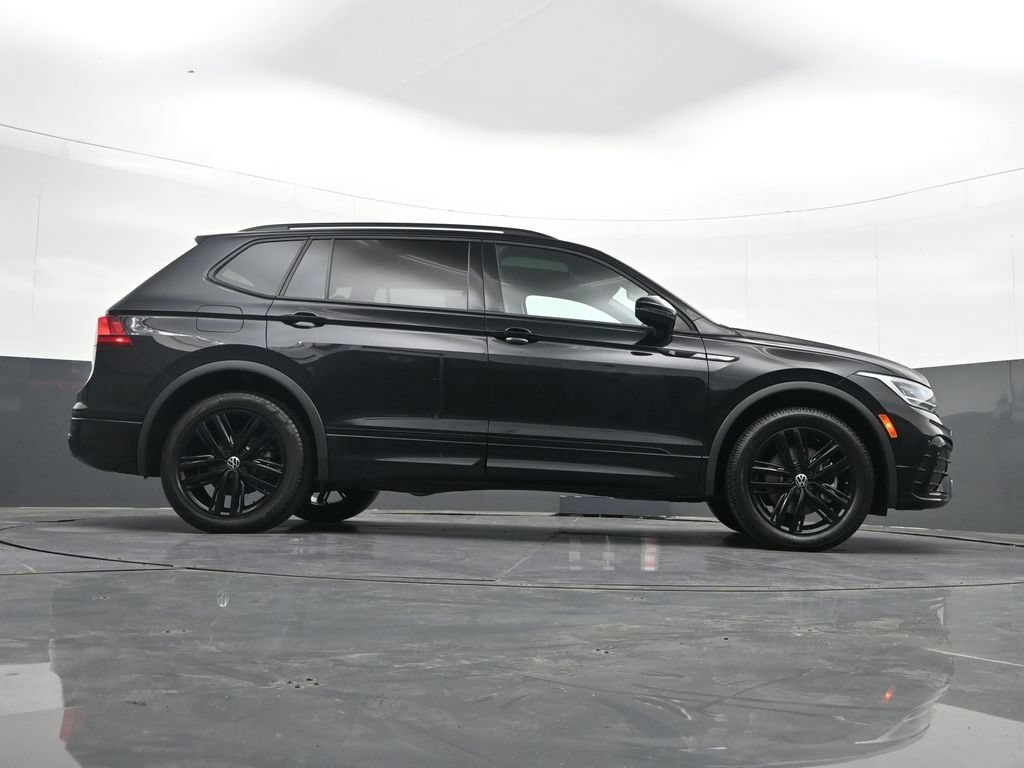 Used 2022 Volkswagen Tiguan SE R-Line FWD image 34
