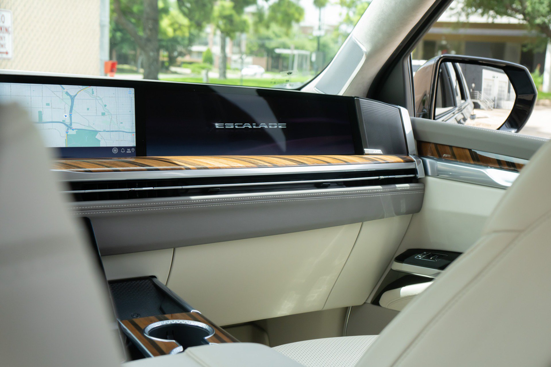 Used 2026 Cadillac Escalade Platinum Sport w/ LPO, Floor Liner Package AWD/4WD image 26