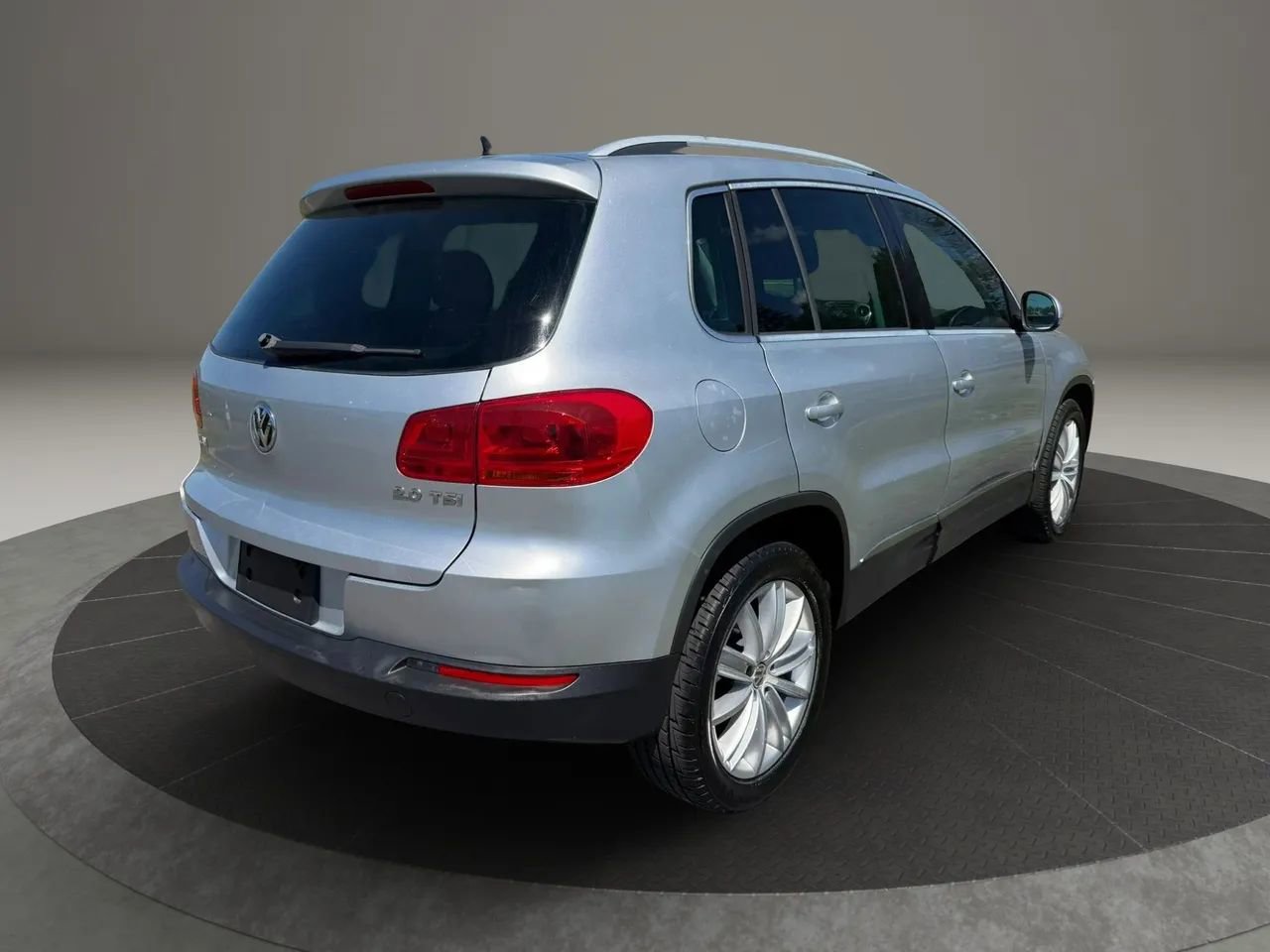 Used 2013 Volkswagen Tiguan SE FWD image 6