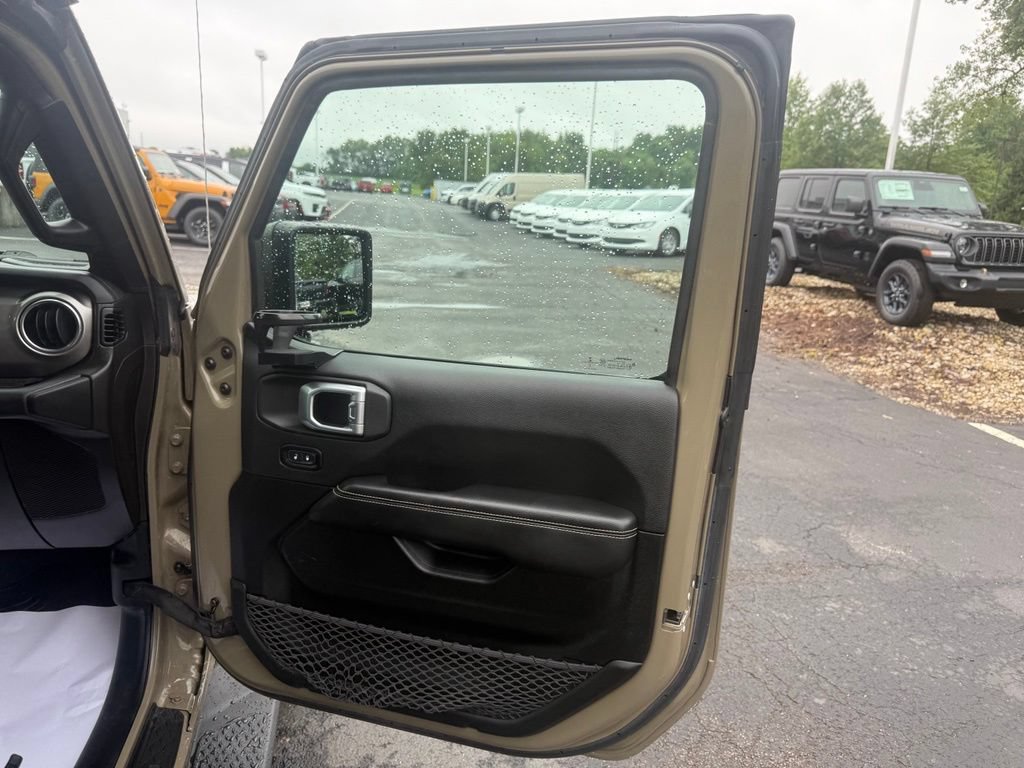 Certified 2020 Jeep Gladiator Overland AWD/4WD image 64