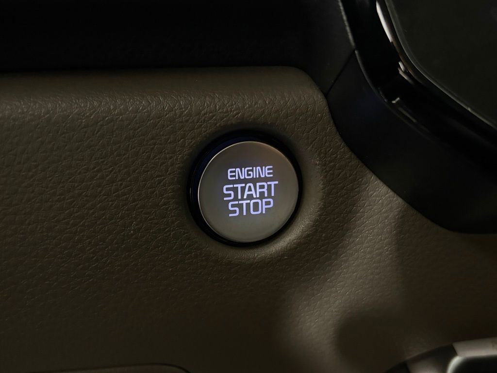 Used 2025 Kia Carnival image 23