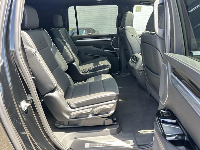 Used 2025 Cadillac Escalade ESV Premium Luxury AWD/4WD image 27