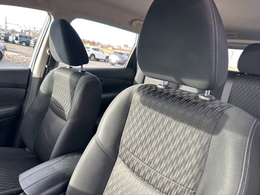 Used 2017 Nissan Rogue S image 15