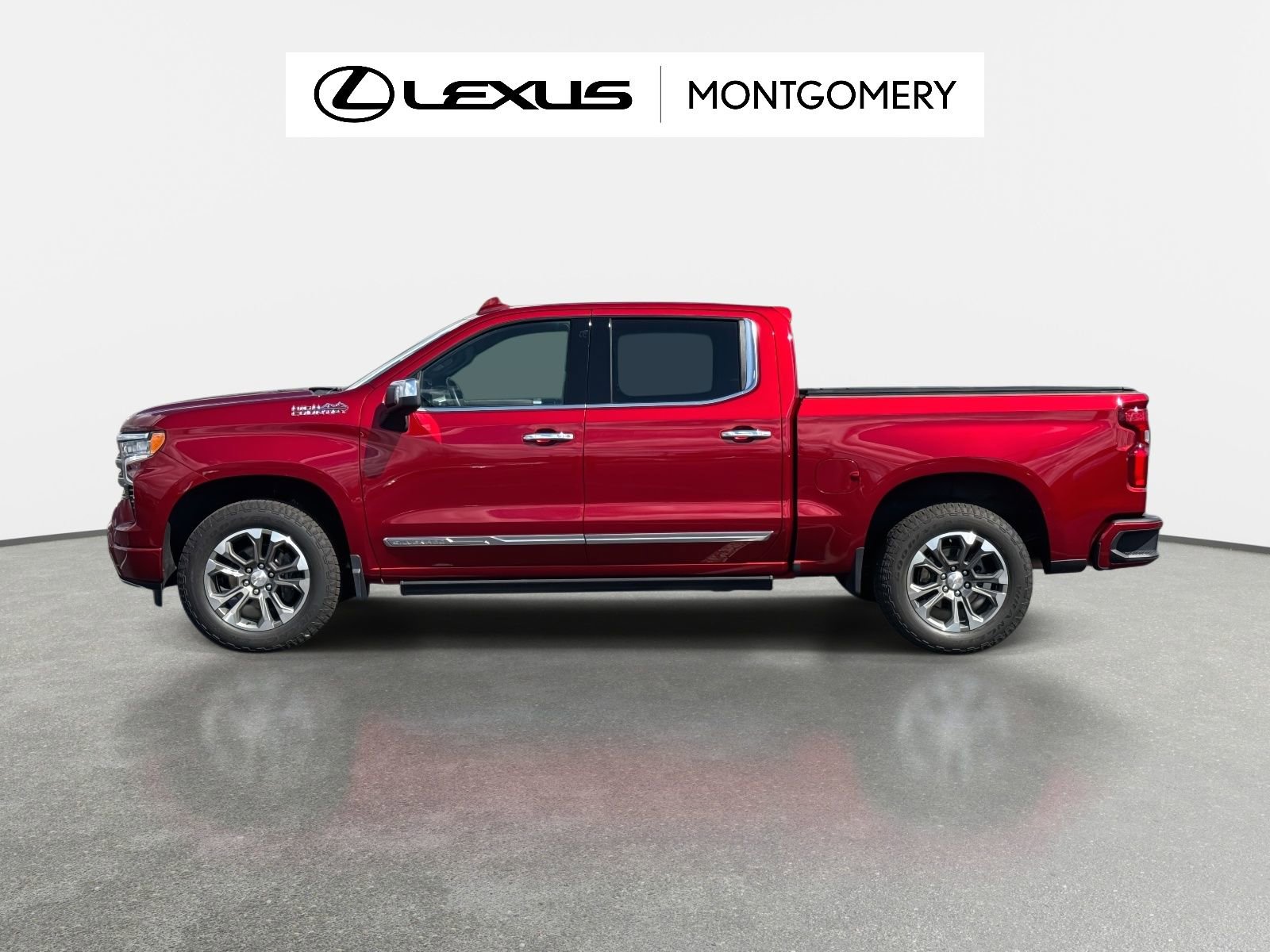 Used 2024 Chevrolet Silverado 1500 High Country w/ Technology Package image 6