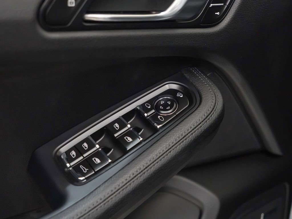 Certified 2025 Porsche Macan image 23