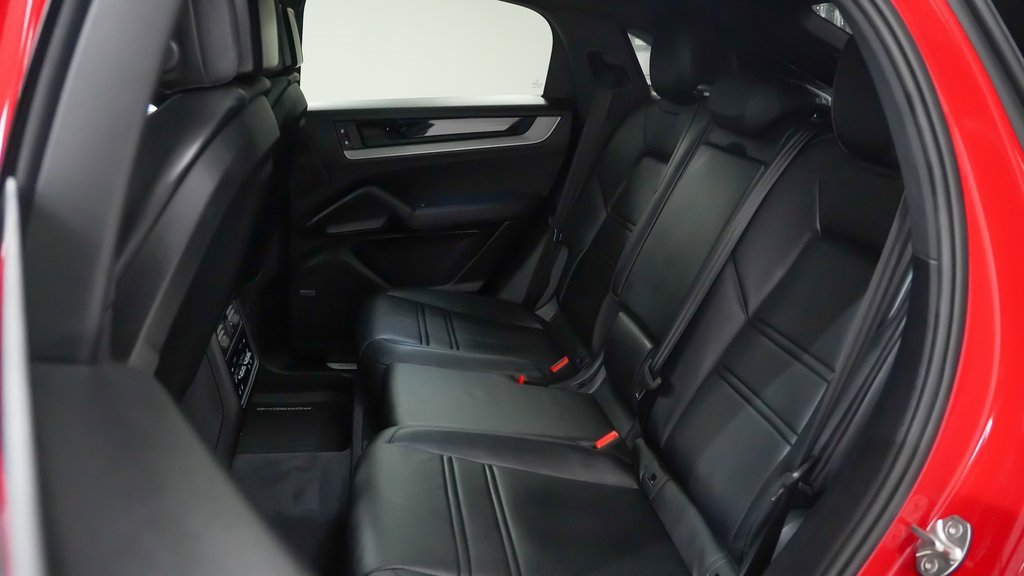 Certified 2025 Porsche Cayenne Coupe image 18