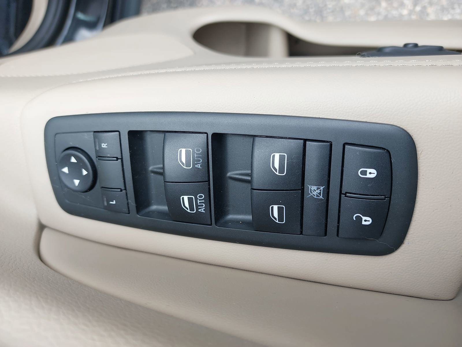 Used 2013 Jeep Grand Cherokee Limited AWD/4WD image 28