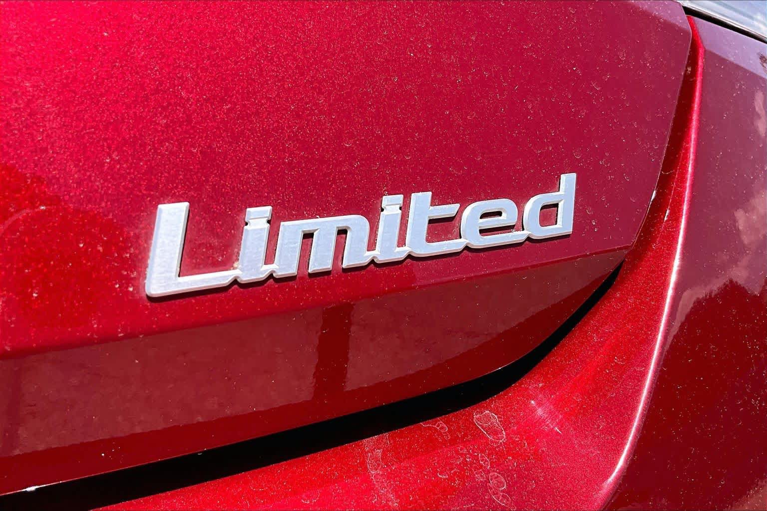 Used 2025 Hyundai Elantra Limited FWD image 30