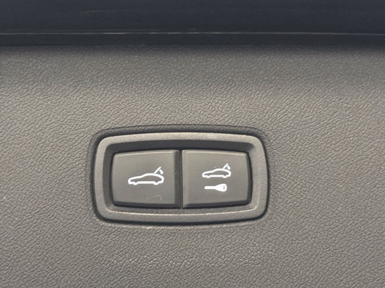 Used 2024 Porsche Cayenne AWD/4WD image 17
