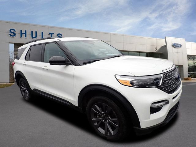 Certified 2023 Ford Explorer XLT w/ Equipment Group 202A image 3