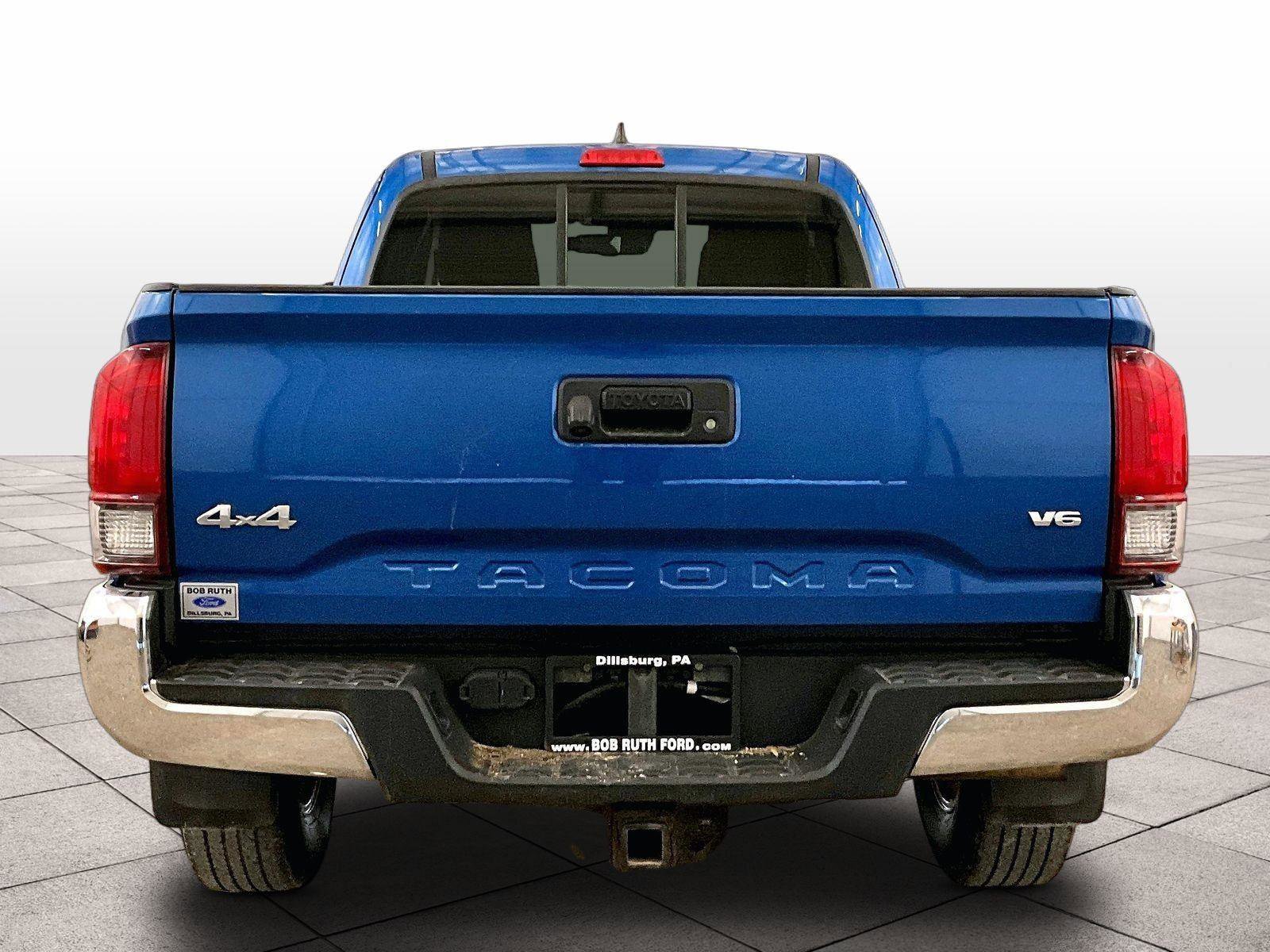 Used 2018 Toyota Tacoma SR5 AWD/4WD image 4