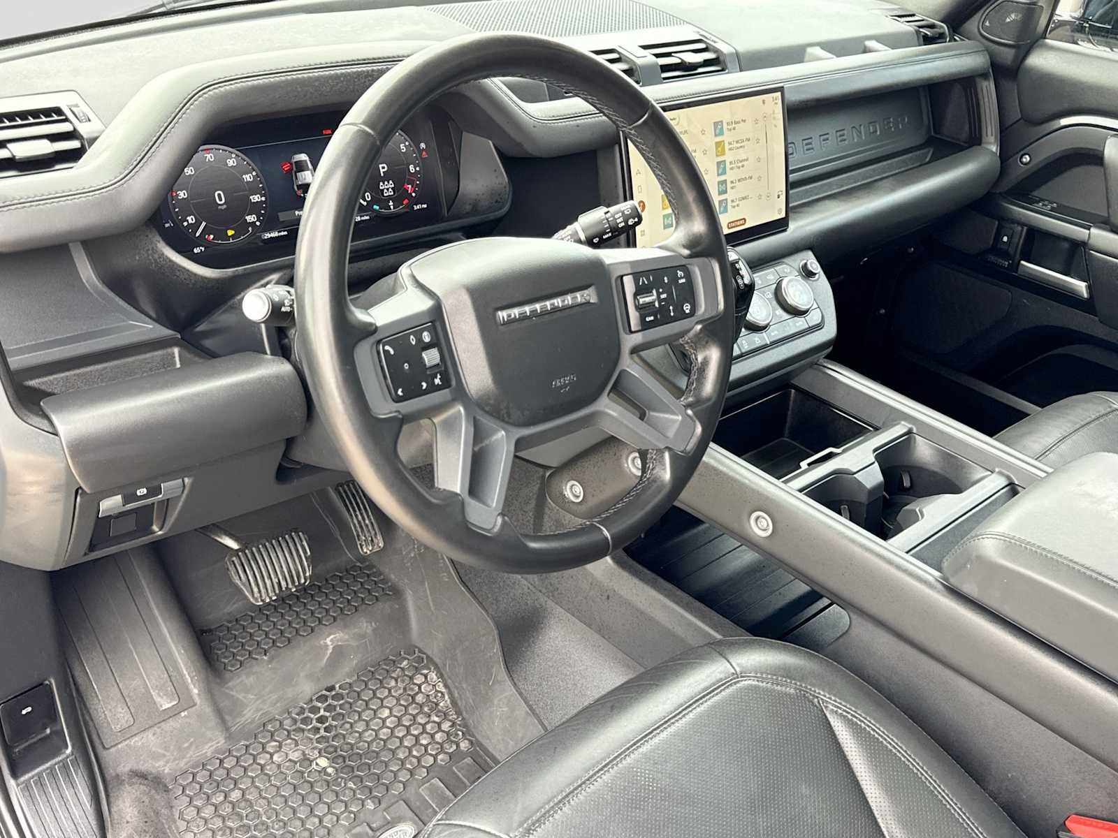 Used 2025 Land Rover Defender 110 X-Dynamic SE AWD/4WD image 2