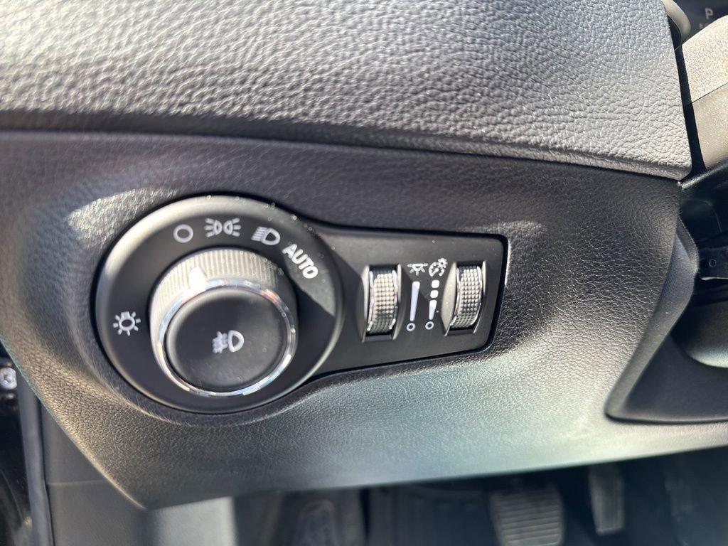 Used 2018 Jeep Compass Latitude w/ Popular Equipment Group image 10