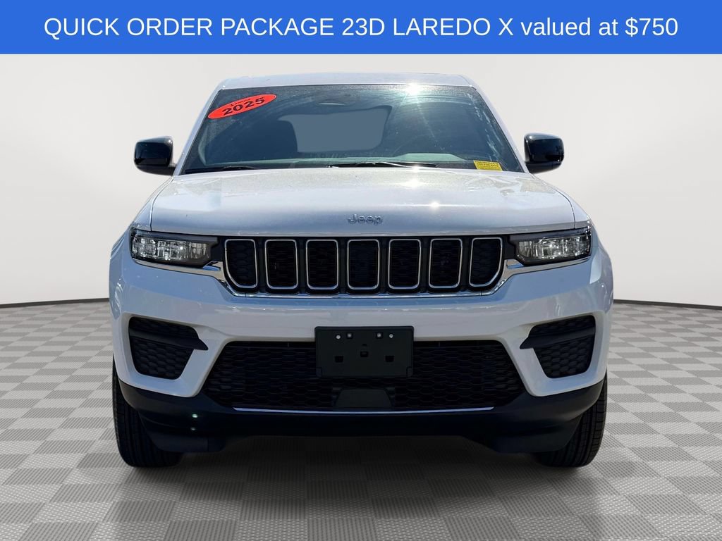 Used 2025 Jeep Grand Cherokee Laredo X w/ Luxury Tech Group I AWD/4WD image 2