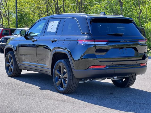 Used 2024 Jeep Grand Cherokee Limited w/ Black Appearance Package AWD/4WD image 9