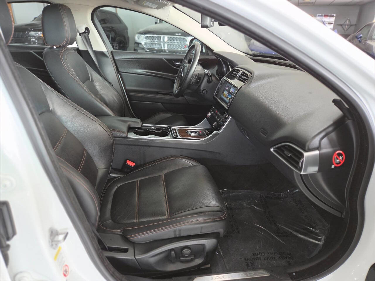 Used 2017 Jaguar XE Prestige RWD image 24