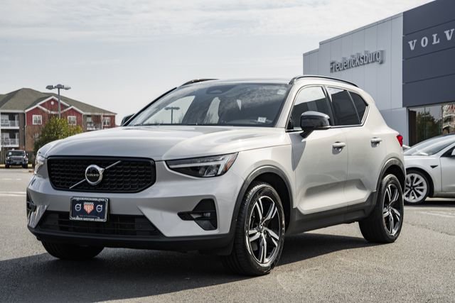 Used 2023 Volvo XC40 B5 Plus w/ Climate Package image 3