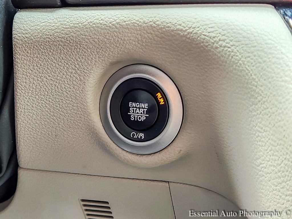 Used 2023 Chrysler Pacifica Touring-L FWD image 18