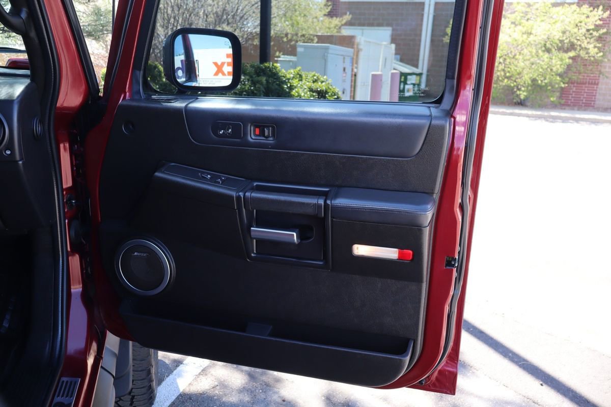 Used 2005 HUMMER H2 SUT w/ Preferred Equipment Group AWD/4WD image 25
