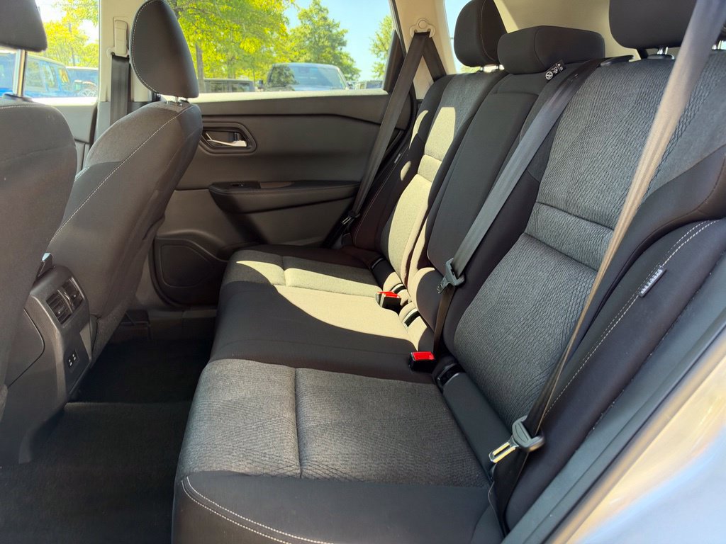 Used 2024 Nissan Rogue SV FWD image 18