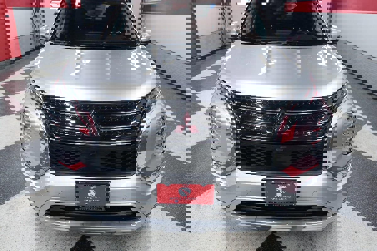 Used 2024 Mitsubishi Outlander SE image 4