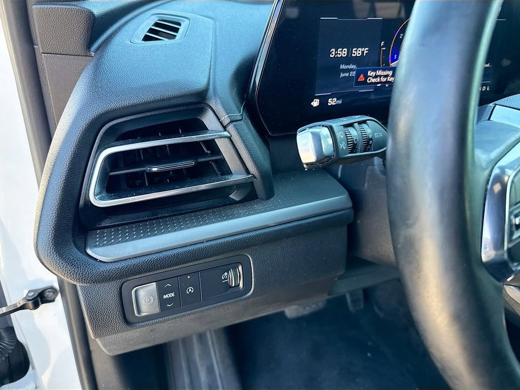 Used 2025 Chevrolet Traverse LT w/ Sun and Wheel Package image 10