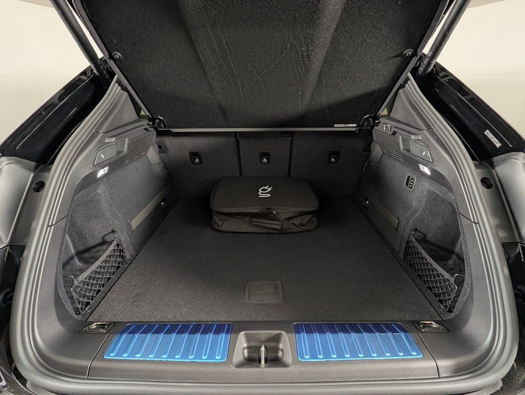 New 2026 Porsche Macan 4 Electric image 17