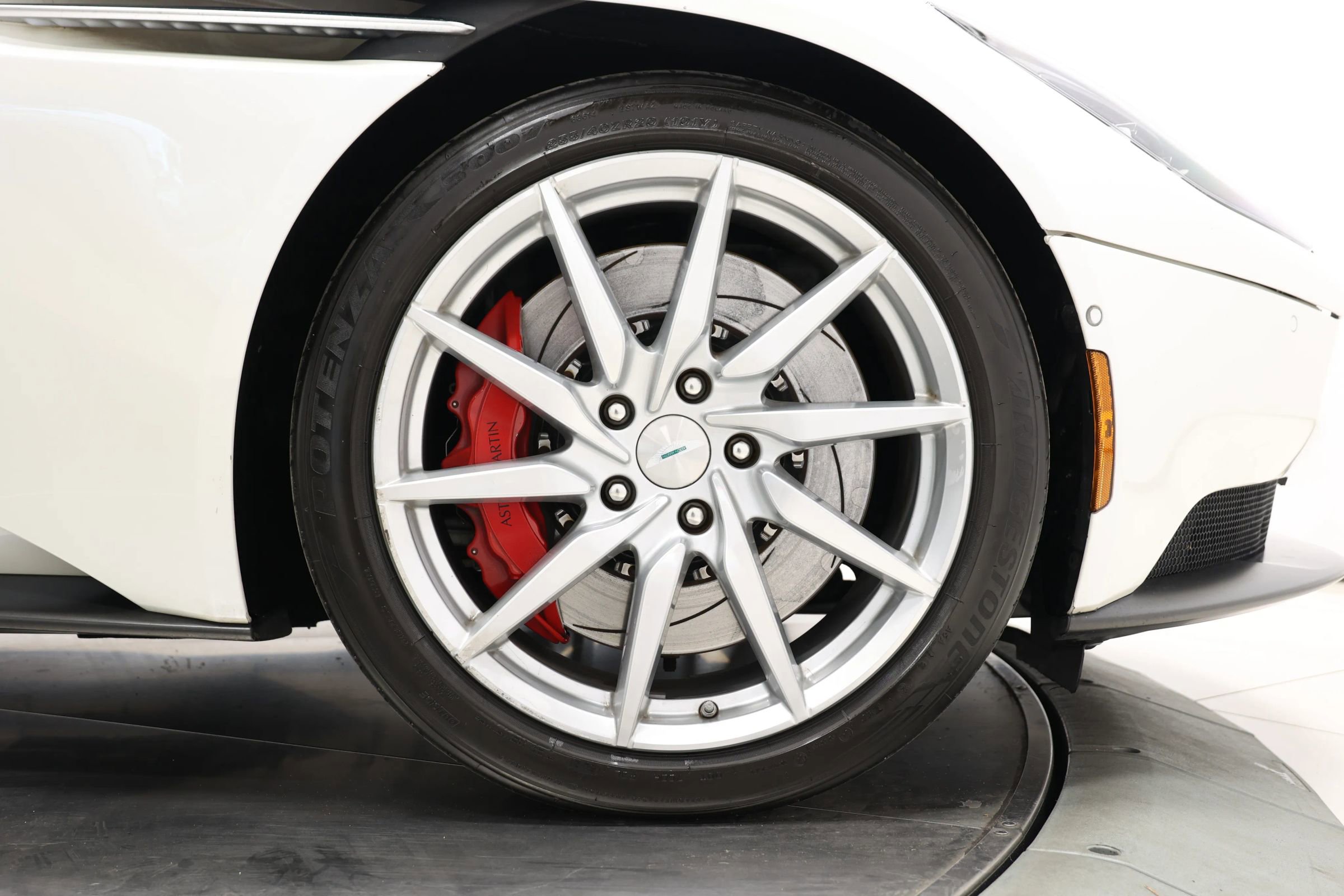 Used 2018 Aston Martin DB11 Coupe image 85