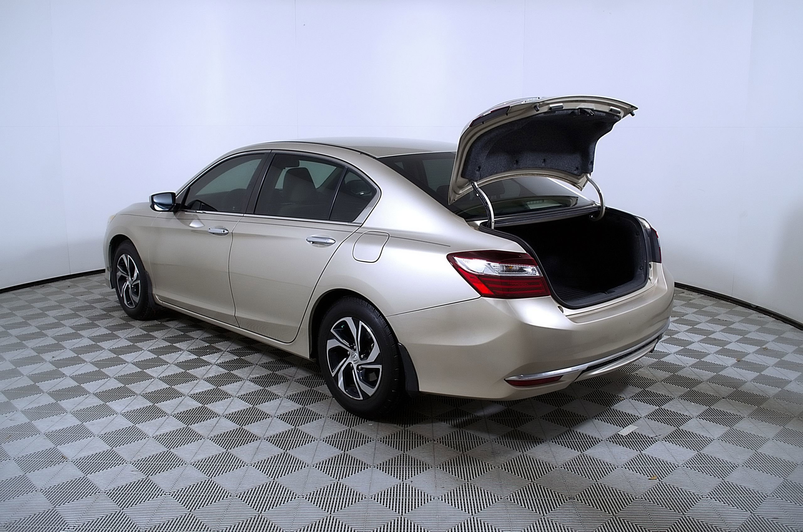 Used 2016 Honda Accord LX image 10