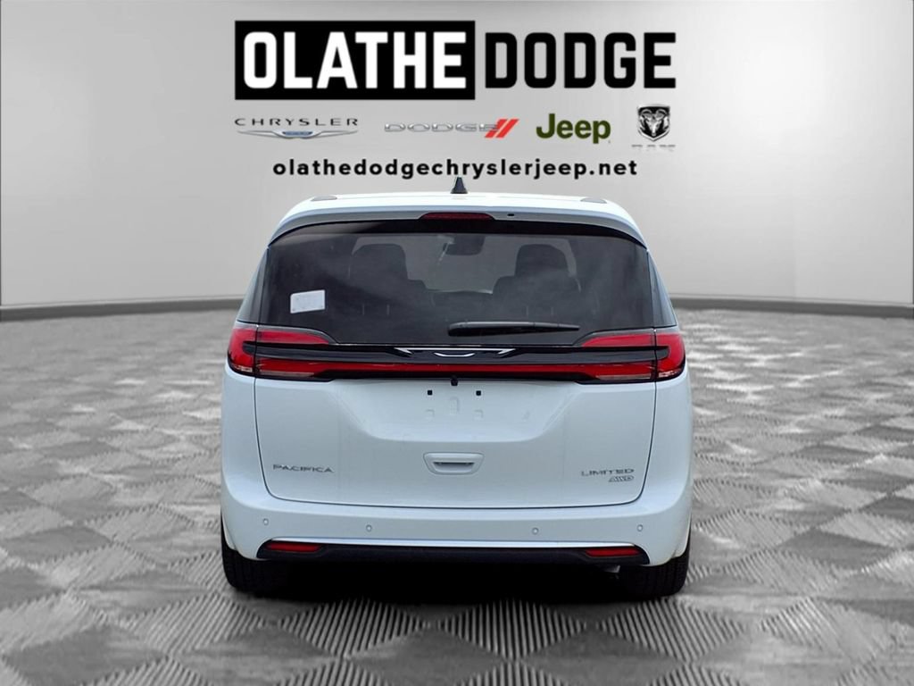 New 2027 Chrysler Pacifica Limited w/ Family Tech Group AWD/4WD image 28