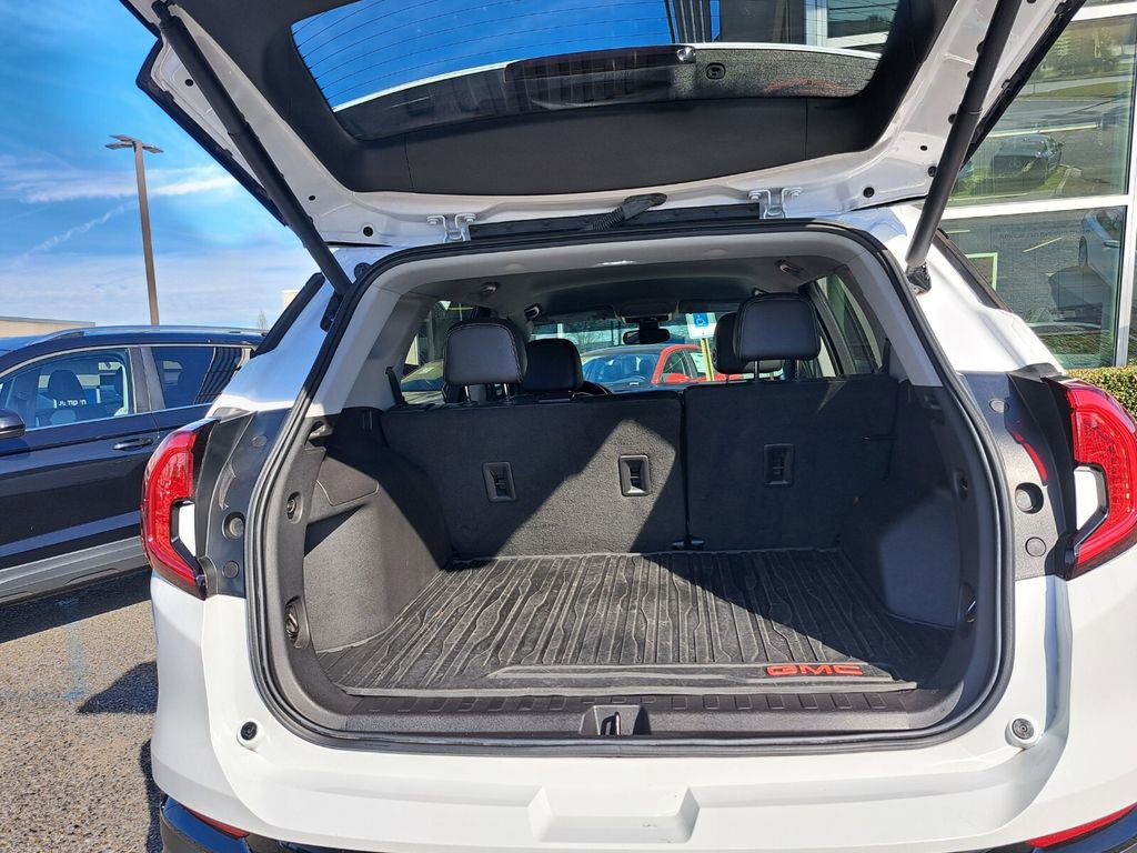 Used 2023 GMC Terrain SLT w/ Elevation Edition image 26