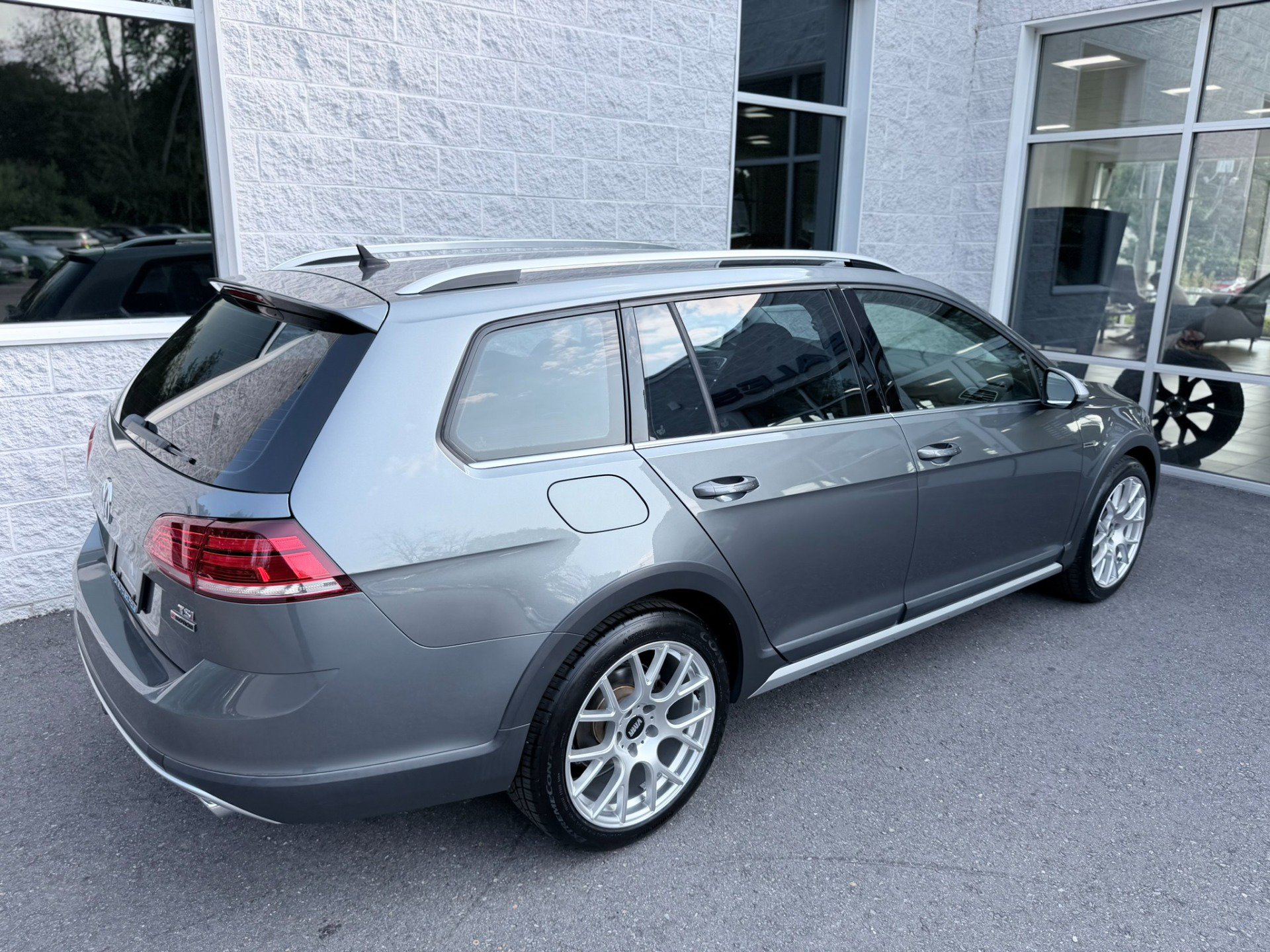 Used 2018 Volkswagen Golf Alltrack S AWD/4WD image 25